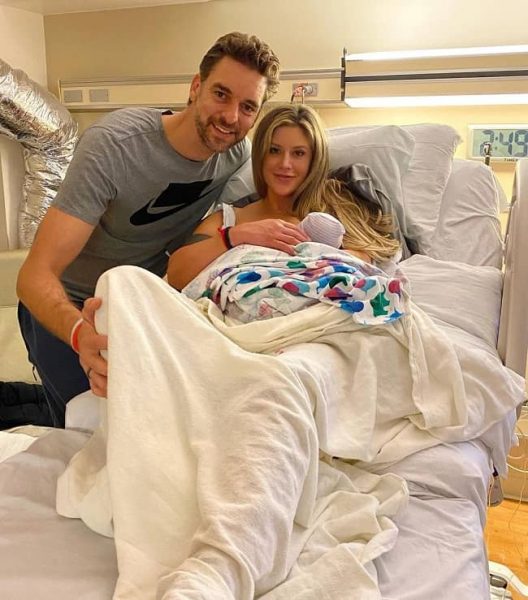 Catherine McDonnell and Pau’s picture with their kid in the Hospital after delivery 