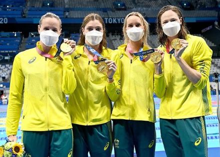 Cate Campbell with other competitors