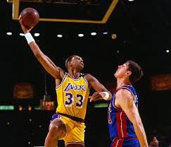 Kareem Abdul-Jabbar playing basketball