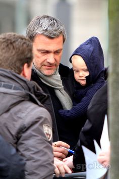 Ray Stevenson with his son