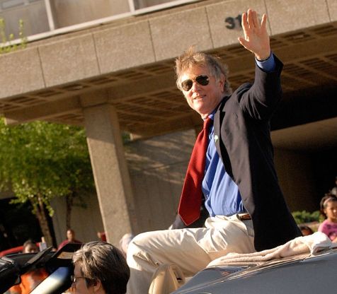 Randall Wallace waving from his car