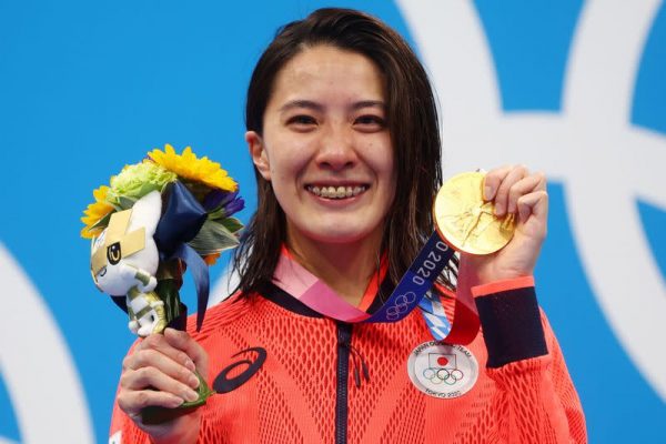 Yui Ohashi with her Olympic gold medal