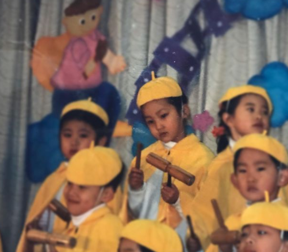 Yeonwoo childhood photo