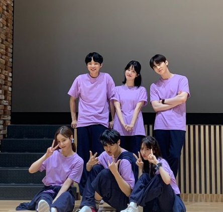 Yeonwoo with her friends