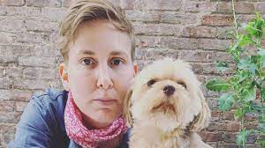 Cat Yezbak posing fo the photo with the dog