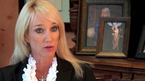 Charlotte posing for the photo 