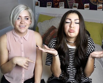 Andrea Russett posing for the photo with her sister