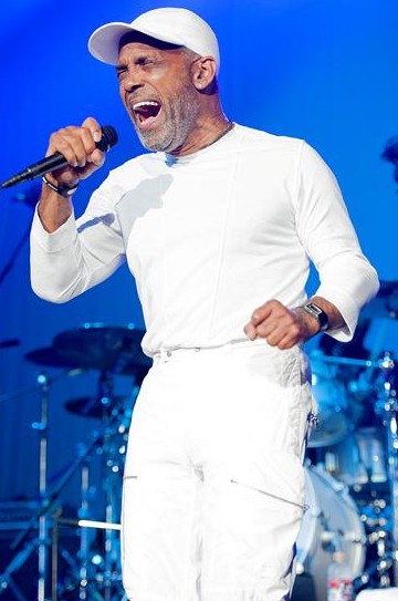 Frankie Beverly performing at stage