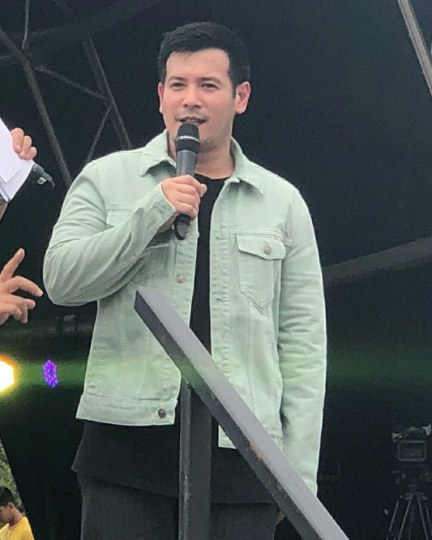 Isabel Oli's husband, John Prats