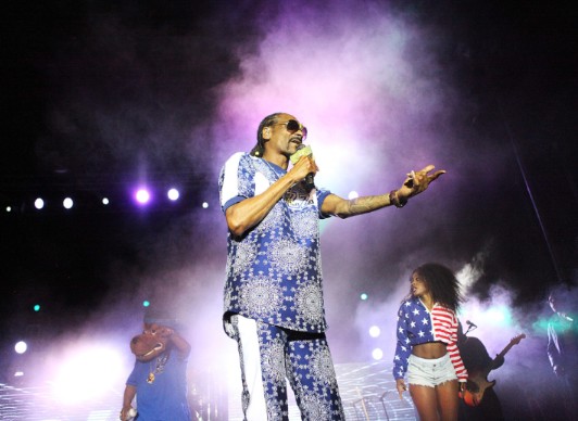 Snoop Dogg performing at stage