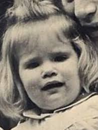 Jennifer Jason Leigh 's childhood photo