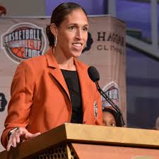 Rebecca Lobo posin for the photo