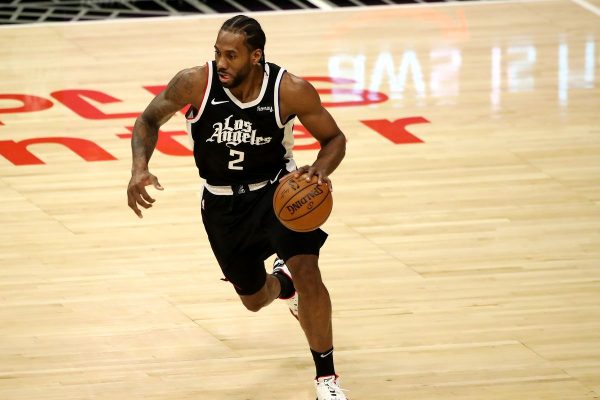 Kawhi Anthony Leonard playing basketball 