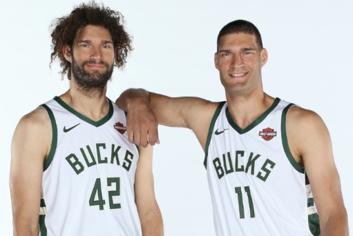 Robin Lopez with his twin brother, Brook Lopez
