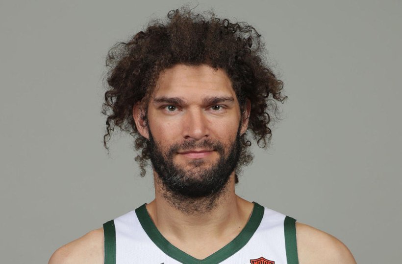 Is American Basketball Player-Robin Lopez Dating someone? Who is Robin Lopez’s Wife/Girlfriend? Details on Robin Lopez’s Parents with Quick Facts!