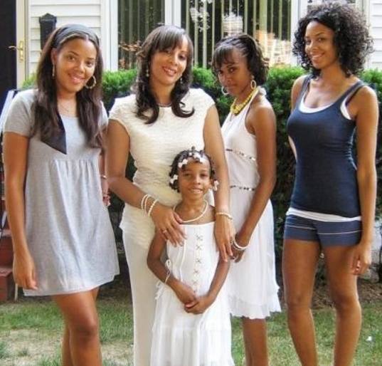 Valerie Vaughn with her daughters