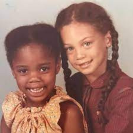 childhood picture of Lilly with her sister, Mellissa
