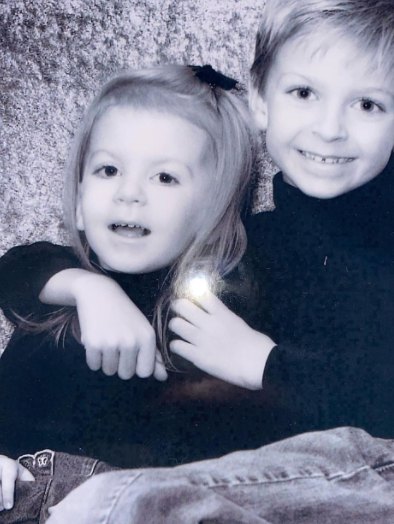 Tommy Unold's childhood photo with his sister