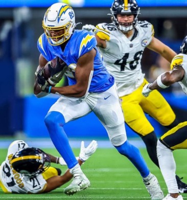 Donald Parham playing football