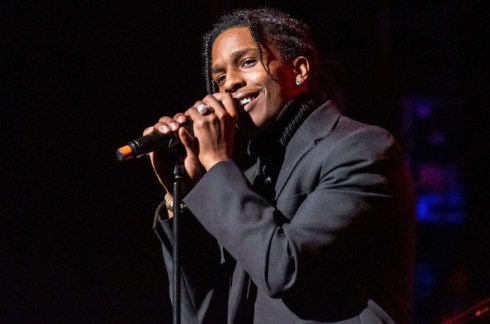 Rakim Athelaston Mayers singing