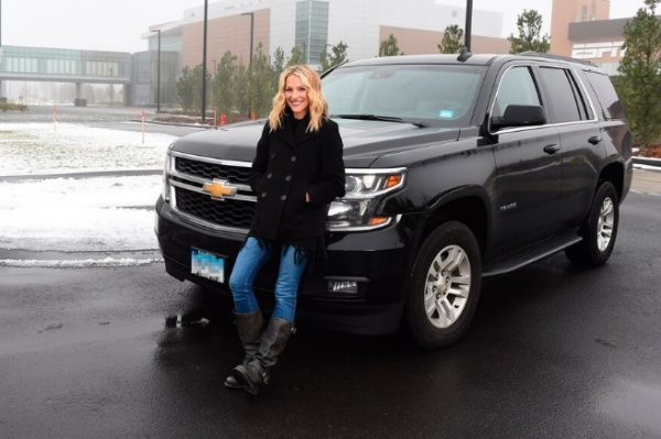 Lindsay Czarniak posing for a photo with her car