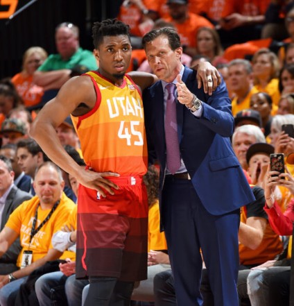 Quin Snyder teaching to his player