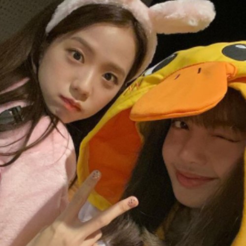 Jisoo kim with her friend, Lisa