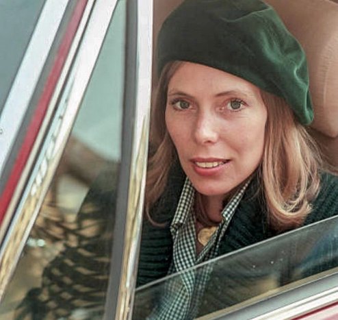 Kelly Dale Anderson's mother in car