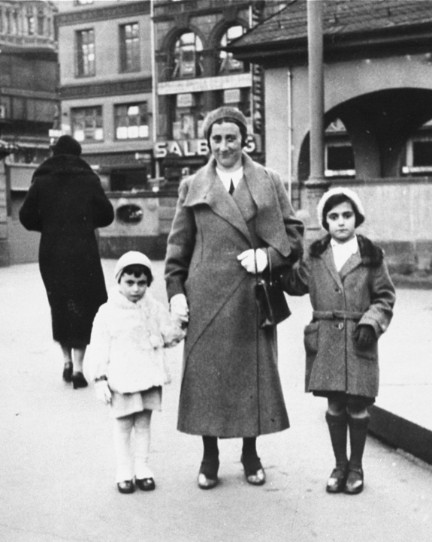 Anne Frank with her mother and sister 