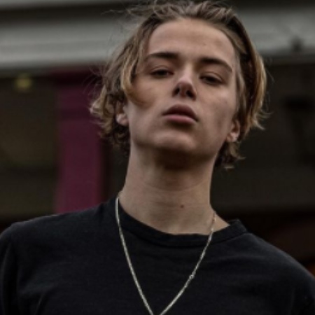 What is the Age of Mark Lucas? Bio, Siblings, Net Worth, Girlfriend, Height What is the Age of Mark Lucas? Bio, Siblings, Net Worth, Girlfriend, Height