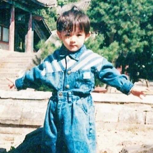 Childhood photo of Dong Sicheng