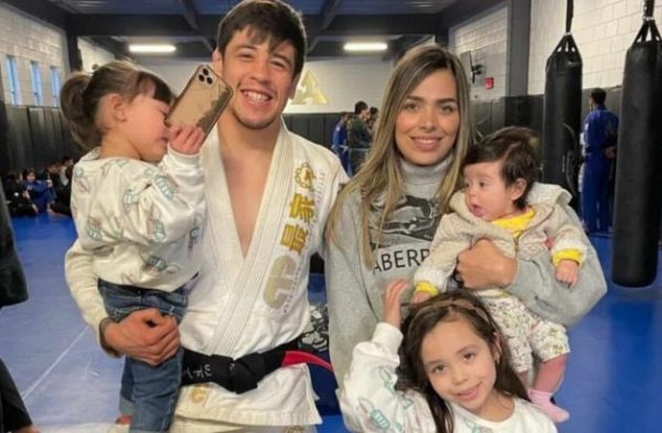 Brandon Moreno with his wife, Shirley Moreno and his daughters