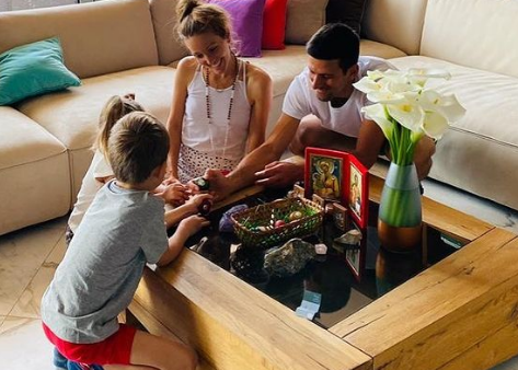 Caption: Stefan Đoković's family photo