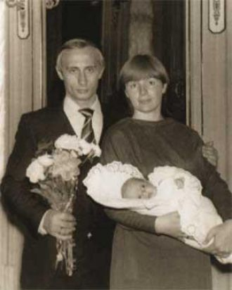 Lyudmila Aleksandrovna Ocheretnaya picture with daugher and her ex-husband