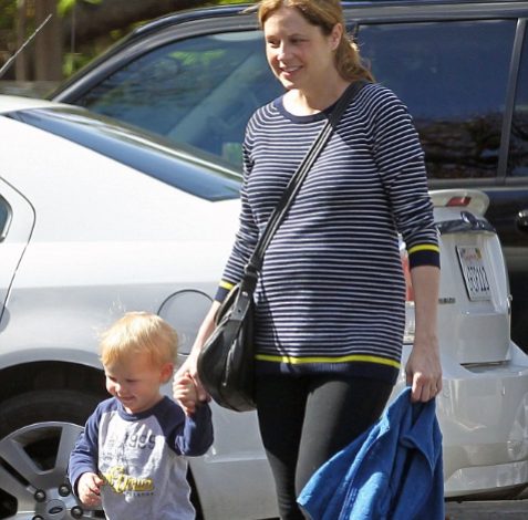 Jenna Fischer with her child