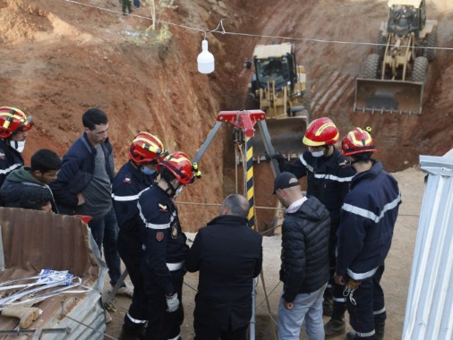 Rescures team digging to rescue Rayan Morocco