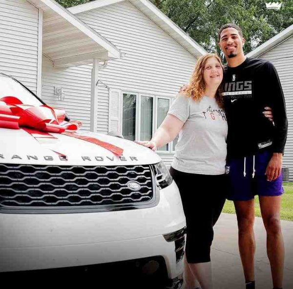 Tyrese Haliburton with his car