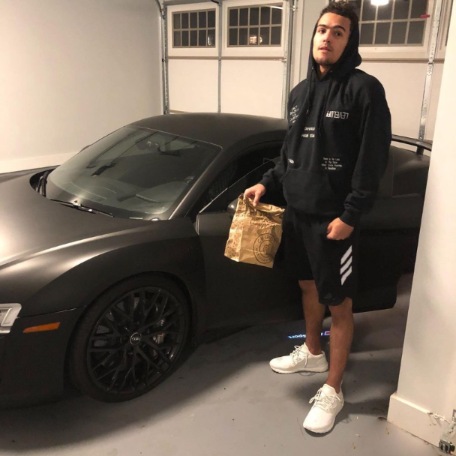 Shelby Miller's fiance spotted beside car