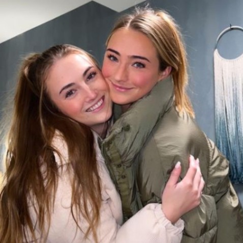 Tara McKeown picture with her sister Kaitlyn Mckeown