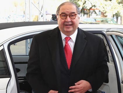 Alisher Usmanov outside his car