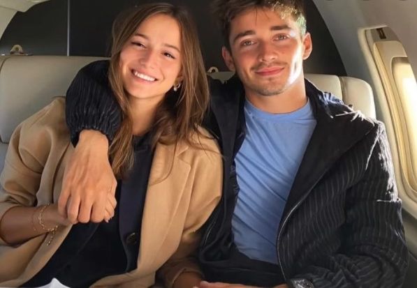 Charlotte Sine inside the plane with her boyfriend
