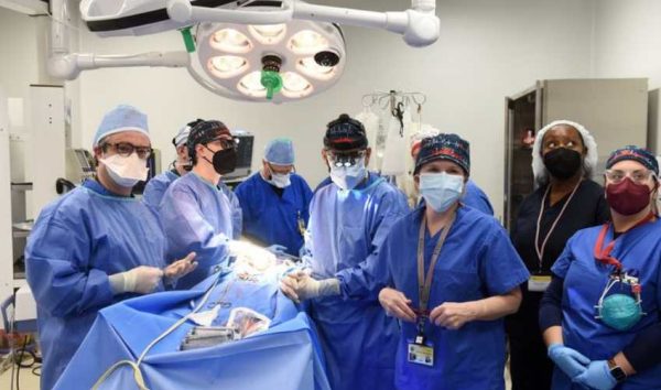Surgical Team transplanting heart to David Bennett