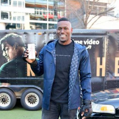 Leydis Serrano's posing infront of the car
