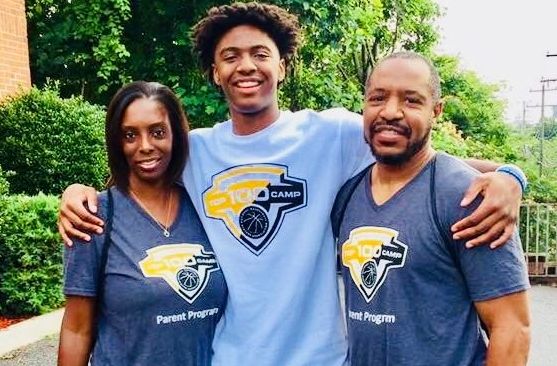 Tyrese Maxey with his parents
