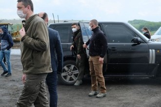 Aleksandra Zelenskaya's father spotted with car