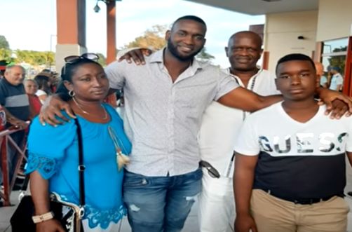 Yordan Alvarez with his family