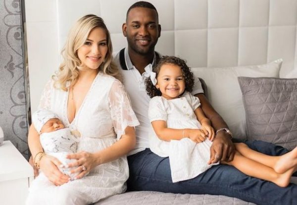 Yordan Alvarez with his whole family