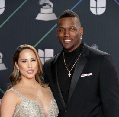 Leydis Serrano posing with her husband on the red carpet