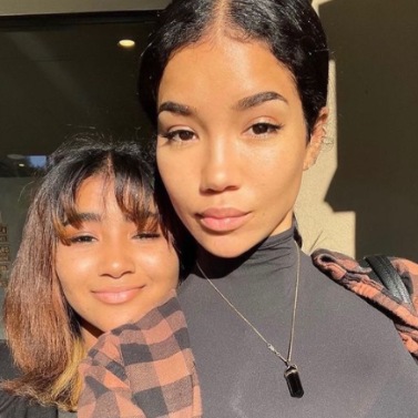 Jhene Aiko with her daughter 
