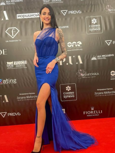 Khrystyna Stoloka posing on the red carpet 